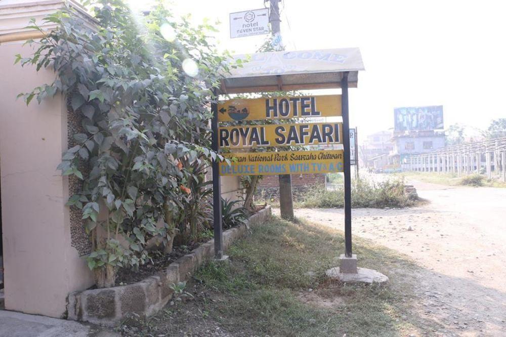 Hotel Royal Safari Sauraha Exterior foto