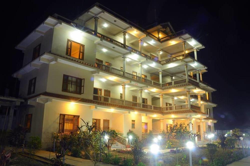 Hotel Royal Safari Sauraha Exterior foto