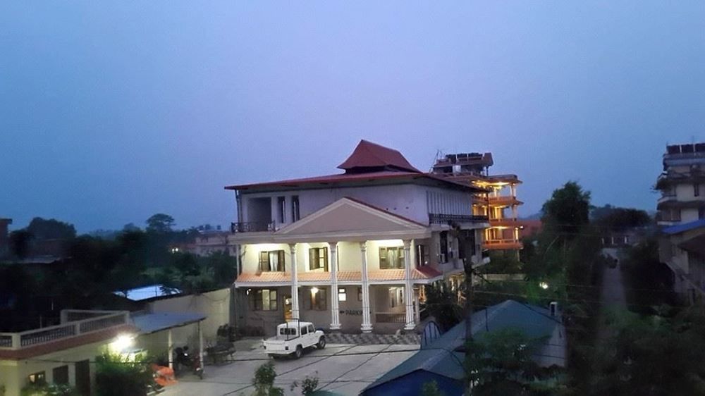 Hotel Royal Safari Sauraha Exterior foto